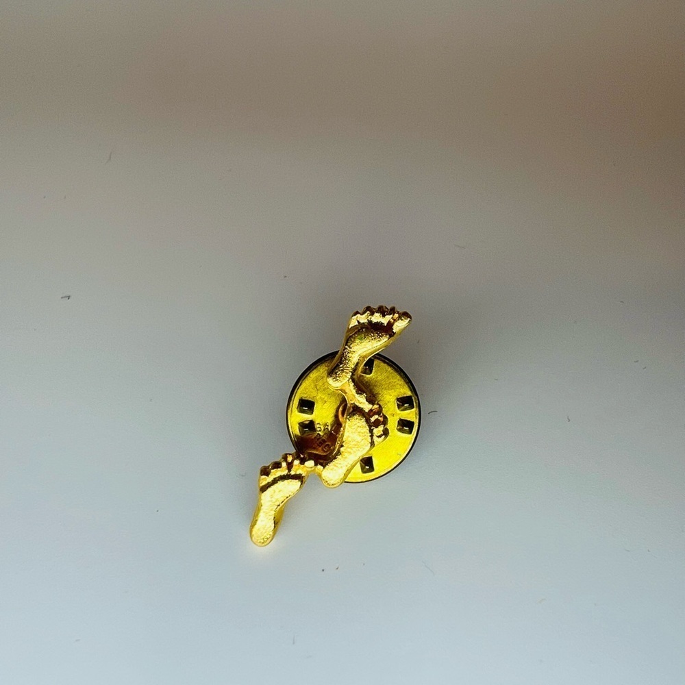 Vintage Gold Tone Feet Lapel Pin | Novelty Footprint Design